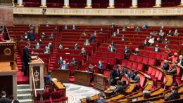Felsőház szabad utat adott az oltási igazolásnak Franciaországban