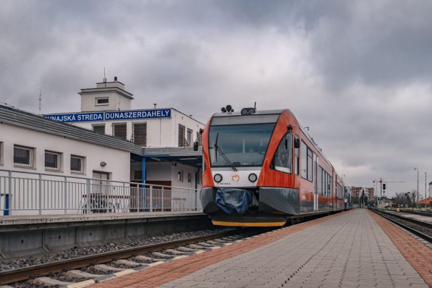 Korlátozott számban közlekednek a vonatok Nyugat-Szlovákiában