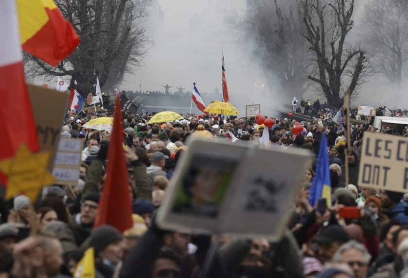 Brüsszel: vízágyú és könnygáz a tüntetésen
