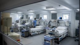 Növelik a kórházak kapacitását a járvány negyedik hullámára felkészülve