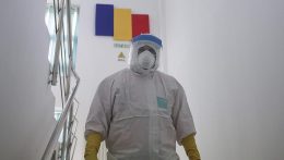 Romániában több mint húsz százalékkal emelkedett múlt héten a fertőzöttek száma
