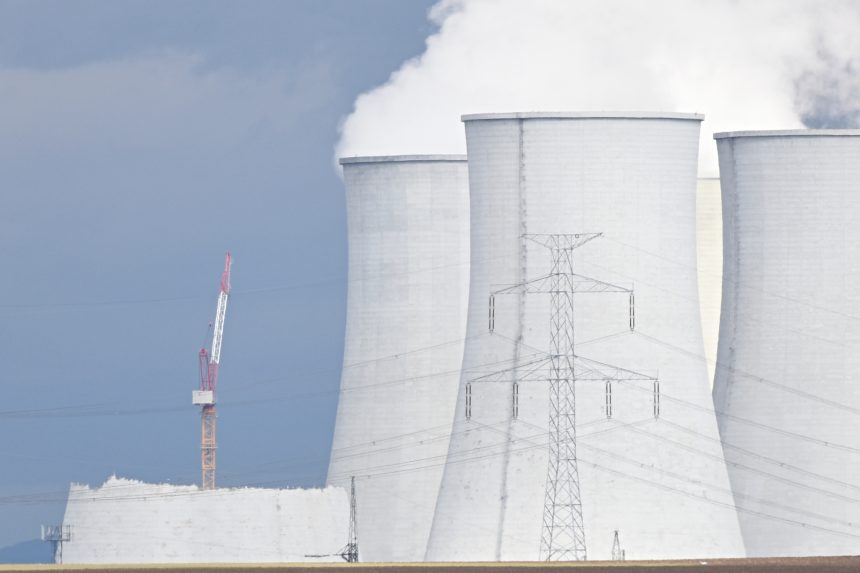 A Villamos Művek igazgatója elégedetlen az atomerőművekre kiszabott speciális adó miatt