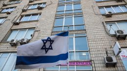 Izrael evakuálja a diplomaták családjait Ukrajnából