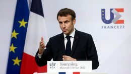 Macron Franciaország védelmi költségeinek a megemelését tűzte célul