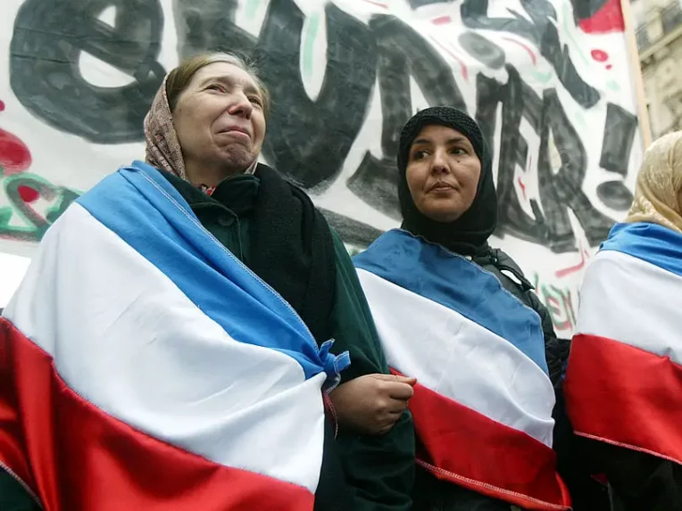 A franciaországi iszlám közösség megreformálása egy „hitetlen francia” által