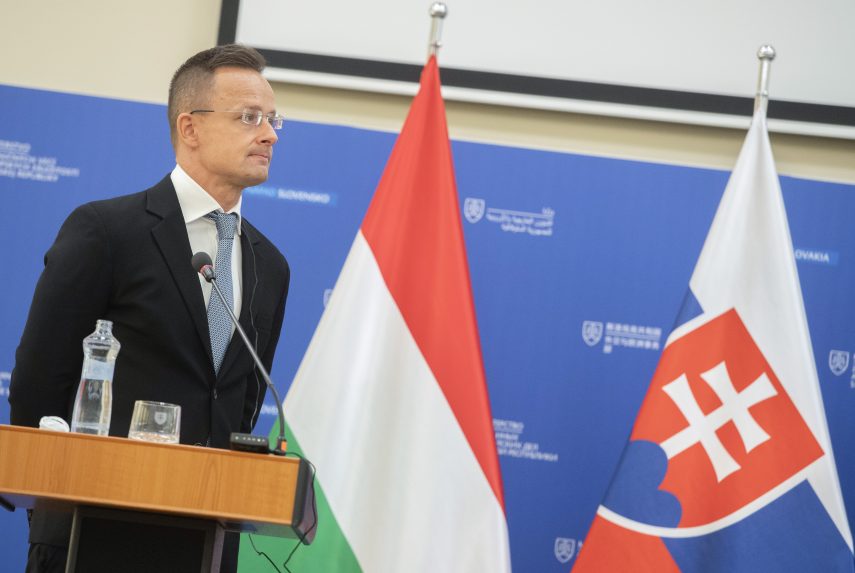 Szijjártó szerint Magyarország a jövőben is elkötelezett a határátkelési pontok létesítésében Szlovákiával