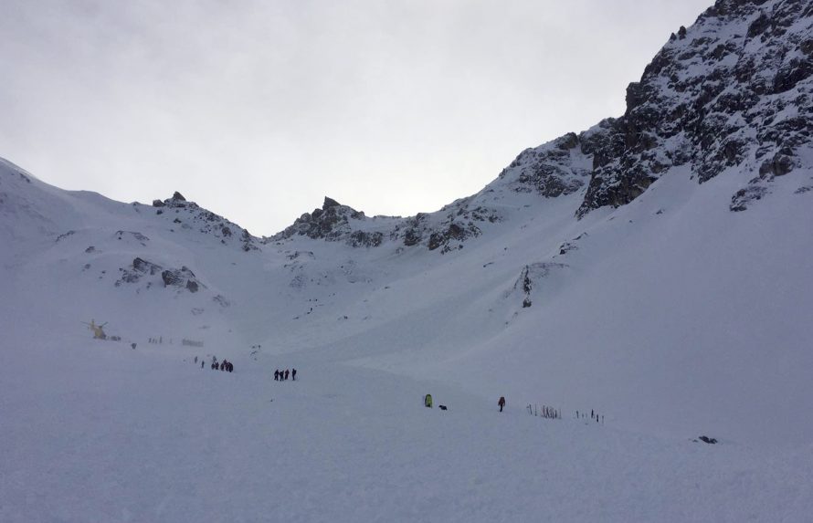 Három ember vesztette életét a francia Alpokban, kettőjüket lavina sodorta el