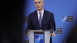 A NATO-főtitkár szerint Oroszország vegyi fegyverek bevetését tervezheti