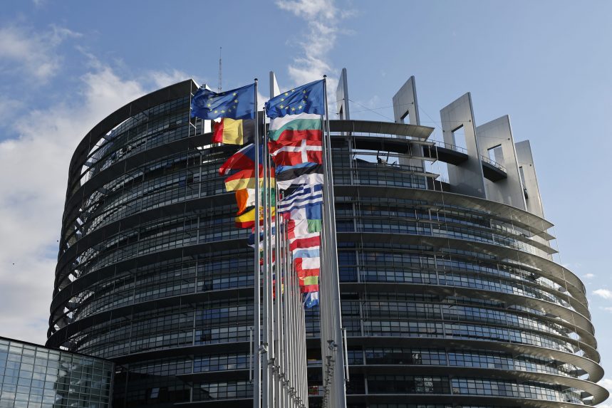 Az Európai Parlament elfogadta a civil szervezetek működésével kapcsolatos jelentést
