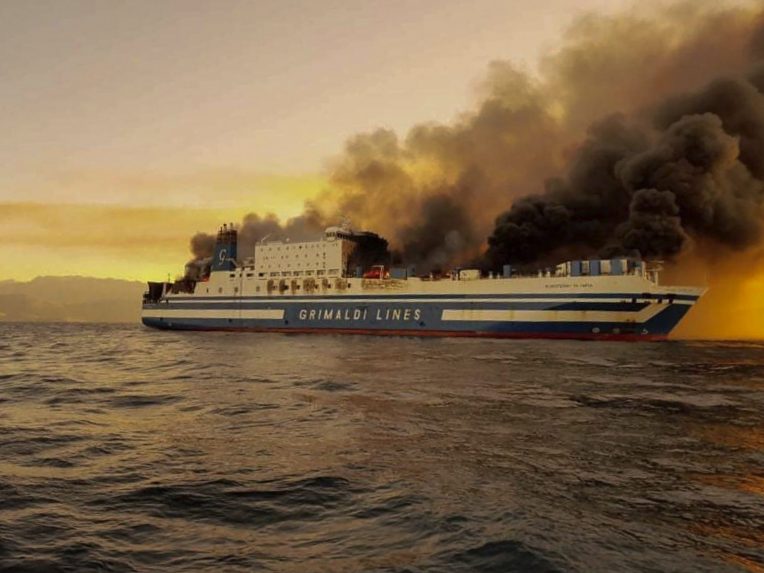 Tűz ütött ki egy olasz hajó fedélzetén a Jón-tengeren