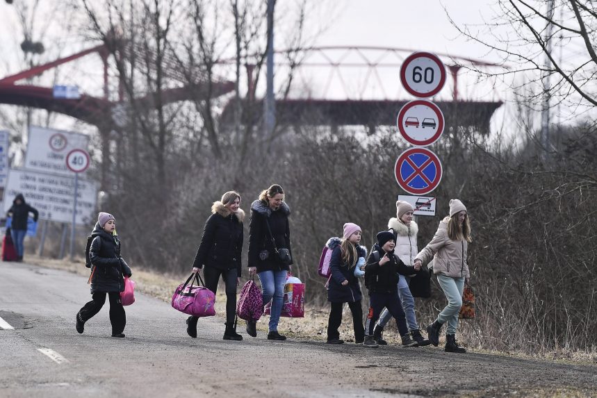 Tegnap 3143 ukrán állampolgár lépte át a szlovák-ukrán határt