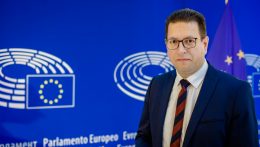 Vincze Loránt szerint az Európai Bizottság igyekszik szőnyeg alá söpörni a kisebbségeket érintő kérdéseket