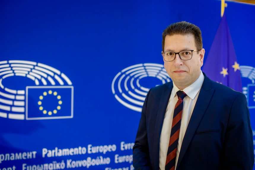 Vincze Loránt szerint az Európai Bizottság igyekszik szőnyeg alá söpörni a kisebbségeket érintő kérdéseket