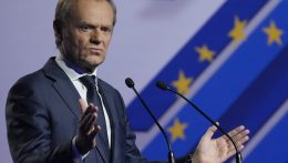 Az EU folyósította a befagyasztott segély első részletét Lengyelországnak