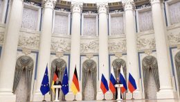 Putyin és Scholz a minszki megállapodások fontosságát hangsúlyozta Moszkvában