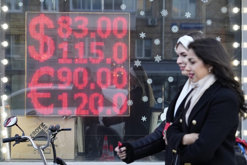 A szigorú nyugati szankciók bejelentését követően az orosz rubel árfolyama nagyot zuhant
