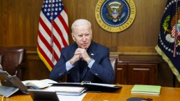 Telefonon egyeztetett Biden és Putyin