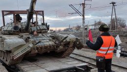 Páncélósok vonultak vissza az állomáshelyükre az orosz hadgyakorlat után