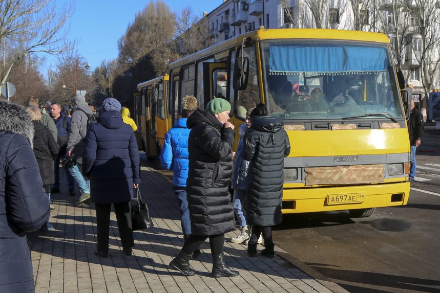 Két ukrán katona meghalt szakadárok tüzérségi támadásában Ukrajna keleti részén szombaton