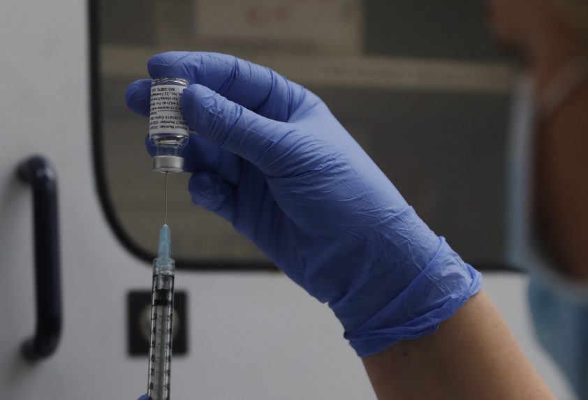 A háziorvosok a covid elleni védőoltás szabályainak változtatását kérik a minisztériumtól