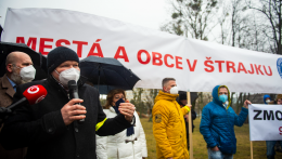 ZMOS tiltakozást szervezett a pozsonyi Kormányhivatal előtt