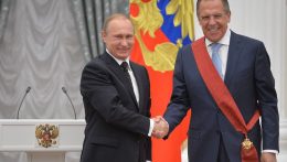 Az Unió az orosz vezetők vagyonának befagyasztására készül