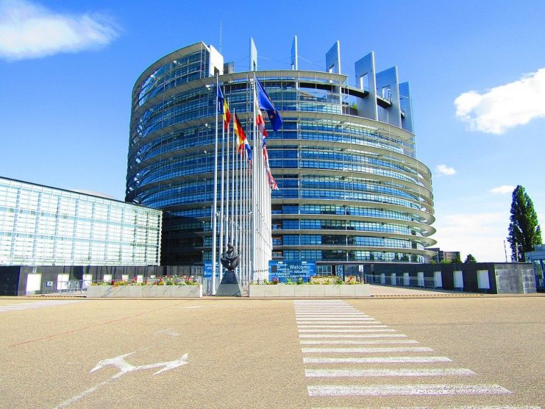 A többségi döntéshozatal bevezetését sürgeti kilenc tagállam az EU kül- és biztonságpolitikájában