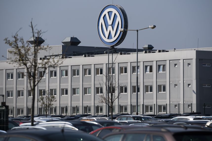 Ideiglenesen felfüggesztette a gyártást Szlovákiában a Volkswagen