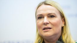 A cseh védelmi miniszter nem jön Budapestre