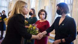 Elnöki zöld pecsét – Čaputová kitüntetéseket adományoz