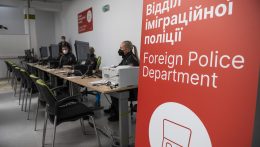 Nagy kapacitású segítőközpont nyílt Pozsonyban az ukrajnai menekültek számára