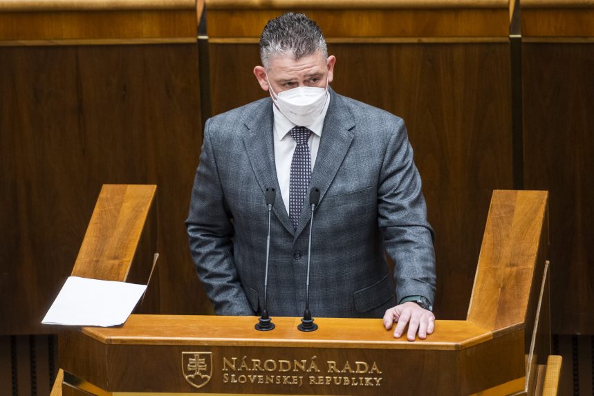 A belügyminiszter a posztján marad, nem váltotta le a parlament