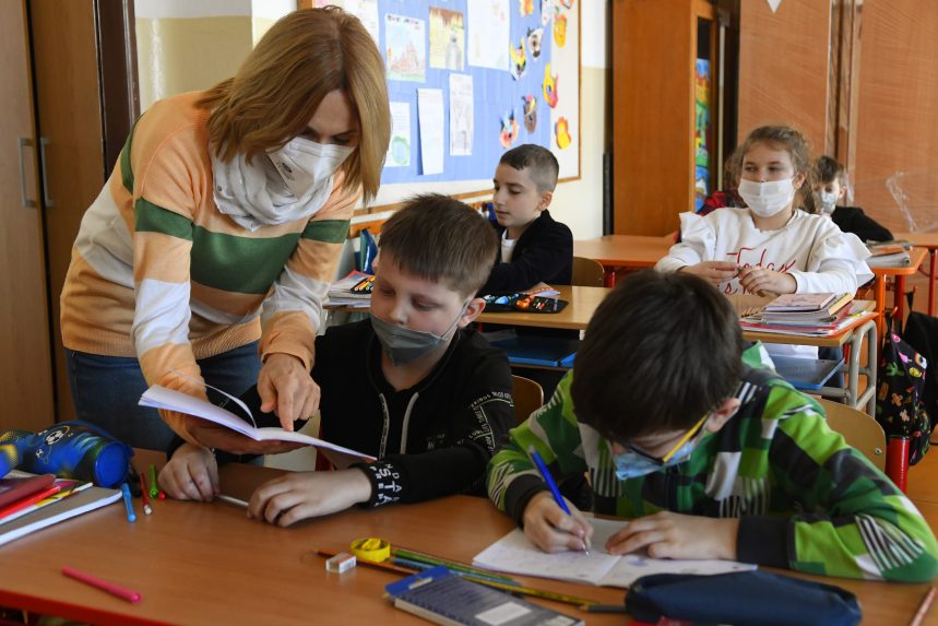 Pénzügyi hozzájárulást kapnak az iskolák szeptemberben az Ukrajnából érkező tanulók után