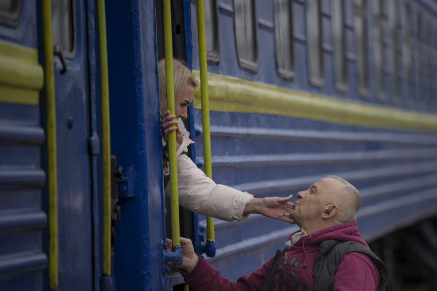 Továbbra is áramlanak az ukrán menekültek