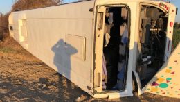 Hidaskürt: vélhetően elaludt a buszsofőr, nyolcan kerültek kórházba