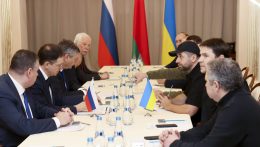 Az orosz küldöttség várja az ukrán felet a szerdai tárgyalásokon