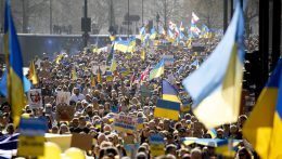 Világszerte tüntetnek az ukrajnai orosz invázió miatt