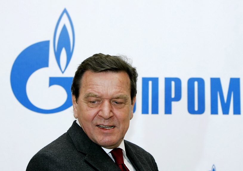 Gerhard Schröder is közvetítene a háborús felek között