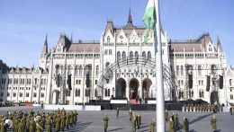Elhalasztották a V4-es védelmi minisztereinek budapesti találkozóját