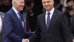 Lengyelország és Csehország százmilliókat kapott az USA-tól