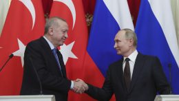 A török elnök közölte az orosz elnökkel, hogy a fekete-tengeri gabonafolyosó leállítása senkinek sem használ