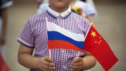 Kínai-orosz csúcsot tartanak, többen már új hidegháborús korszakról beszélnek