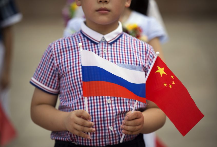 Kínai-orosz csúcsot tartanak, többen már új hidegháborús korszakról beszélnek