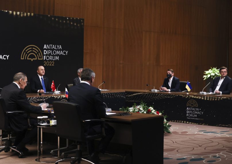A törökországi Antalyában tárgyal Szergej Lavrov orosz és Dmitro Kuleba ukrán külügyminiszter