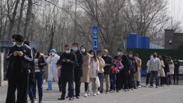 Kína: enyhülnek a koronavírus-járvány terjedése ellen bevezetett szigorú korlátozások