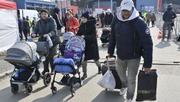 Továbbra is menekültek ezrei érkeznek Szlovákiába