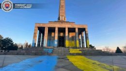 Ukrán színekben pompázik a Slavín – a rendőrség rongálás ügyében nyomoz