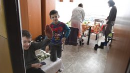 Támogatást kapnak az iskolák az ukrajnai diákok tanításáért