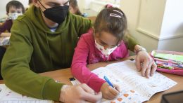 Eddig több mint 3400 ukrán diákot írattak be iskolába