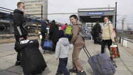 Több mint 2 100 ukrajnai menekült érkezett vasárnap Szlovákiába